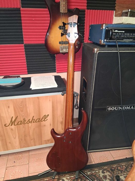 Gitara basowa lutnicza