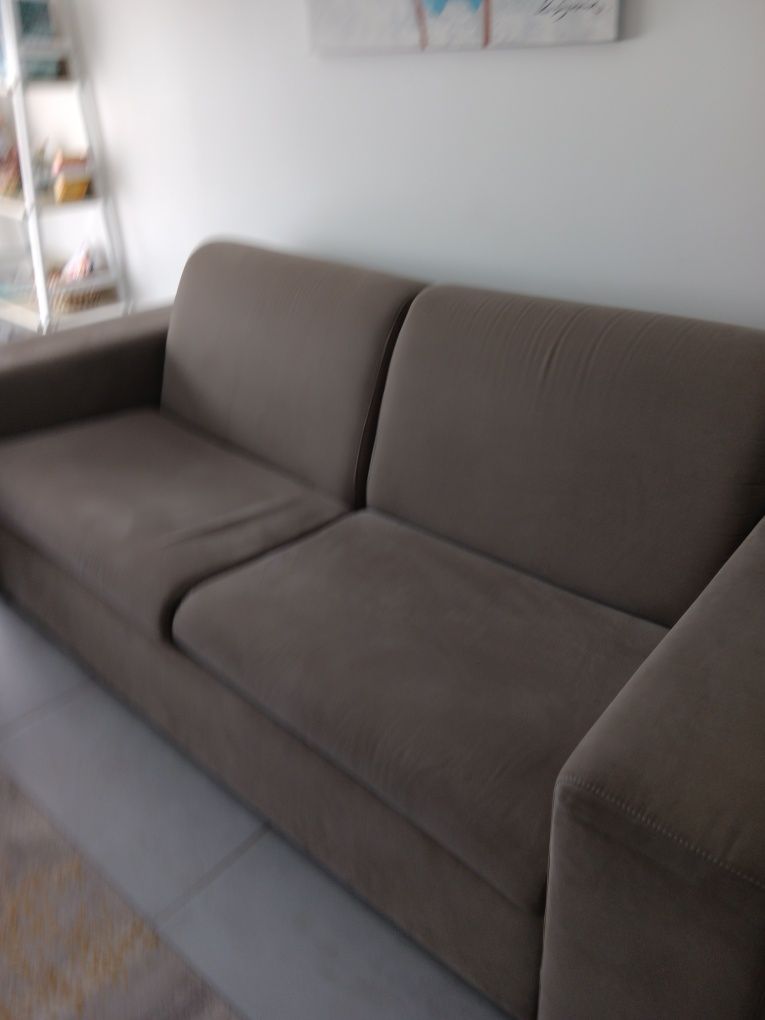 Sofa cama em castanho  bem conservado