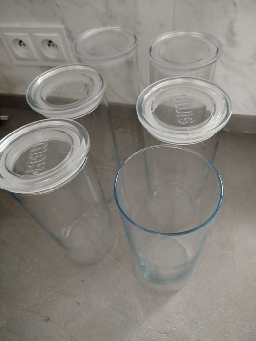 6 pojemników szklanych i 5 pokrywek na żywność