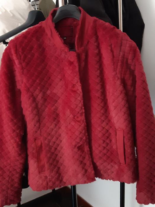 Casaco fofinho bordeaux tam 48