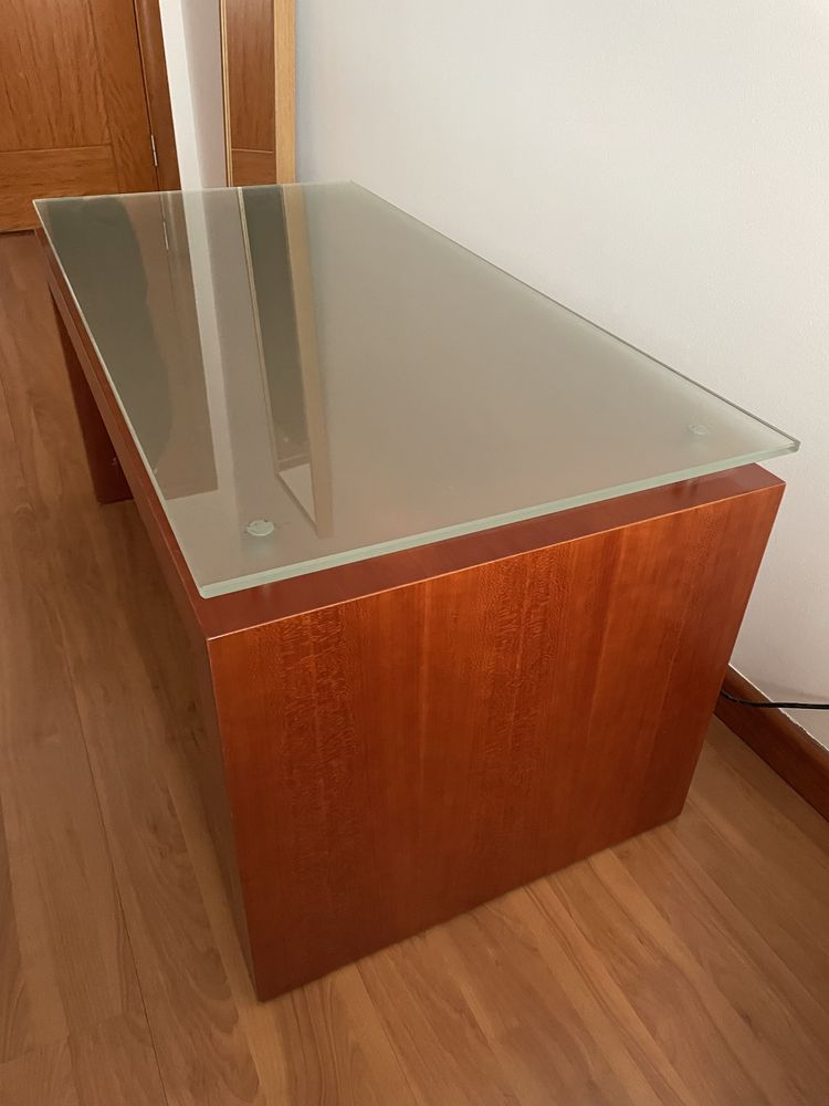 Mesa de centro com vidro temperado