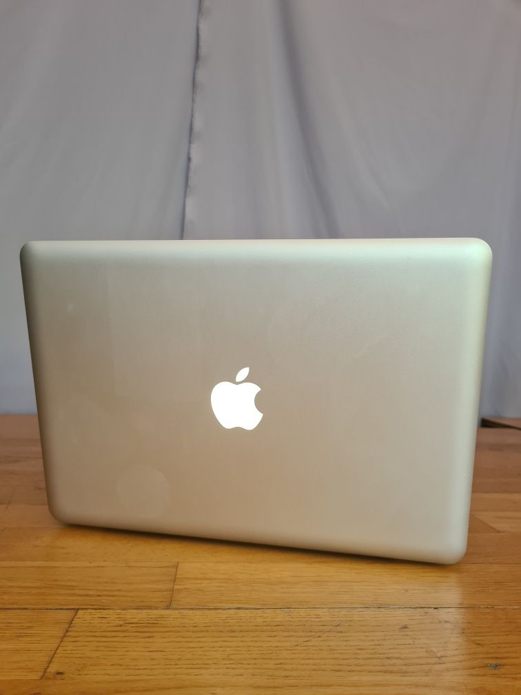 Macbook Pro 13" Mid 2012 Intel i5, 8gb ram, 256gb
