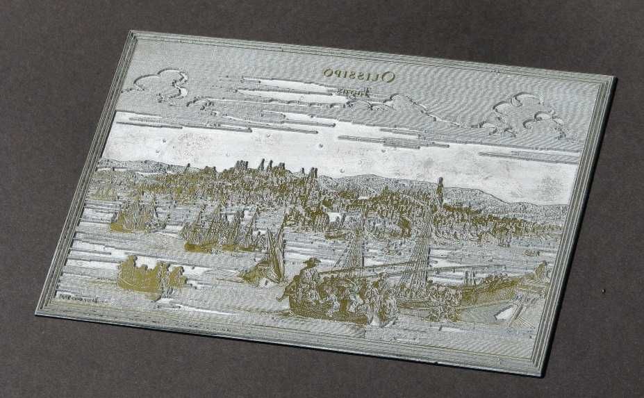 Placa para gravura (imagem de Lisboa e o Tejo em 1704) com Prensa