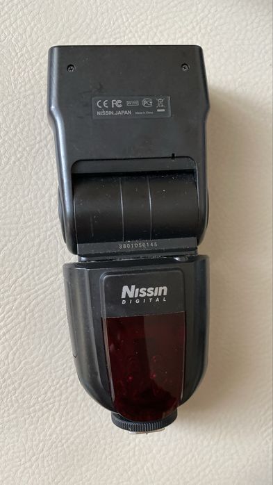 Спалах  Nissin di700 for Canon (на деталі)