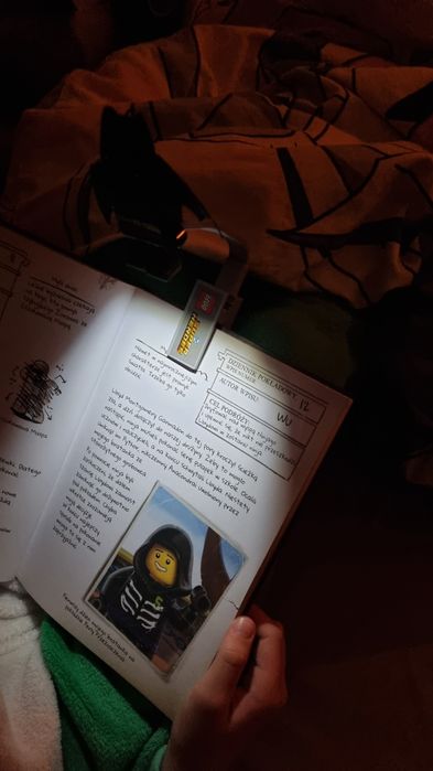 Lampka z klipsem do książki Ludzik Lego, baterie i USB