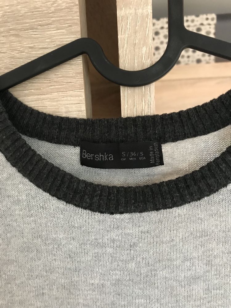 Lekki cienki sweterek sweter męski szary Bershka rozmiar S