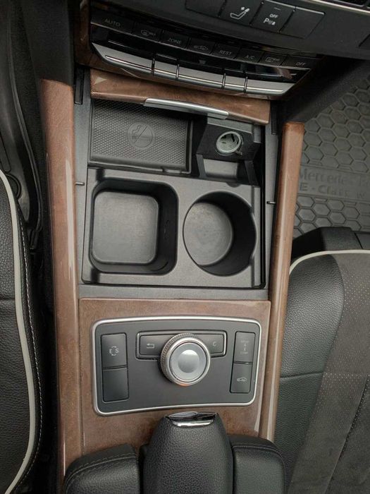 Mercedes Benz E350 повний привід 2011 рік