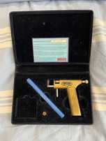 Caflon Made in England Profesjonalny pistolet do przekłuwania uszu
