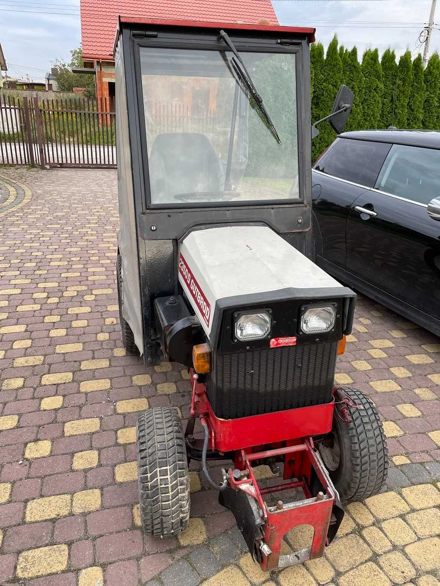 Traktorek Gutbrod 2350 D z pługiem i zmiatarką traktotek komunalny