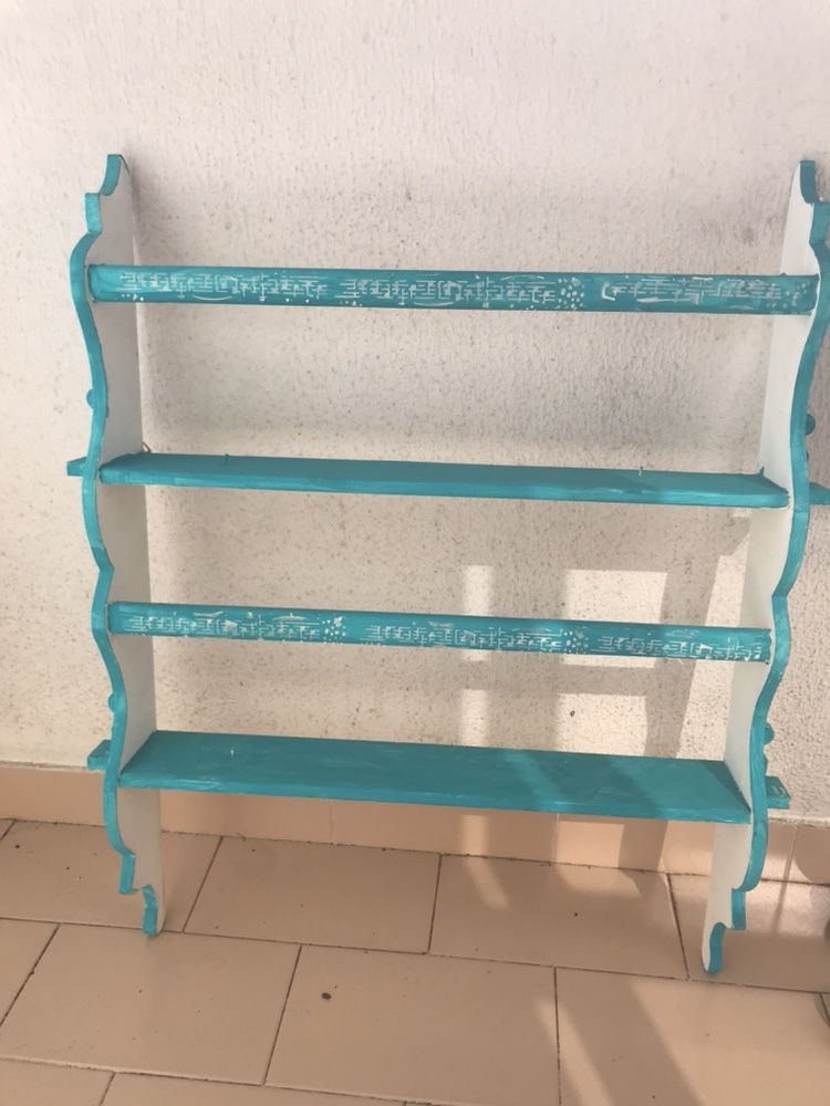 Suporte para pratos pintado à mão