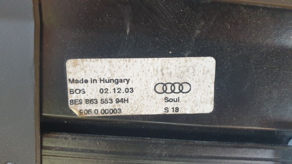 Roleta bagażnika z siatką Audi
