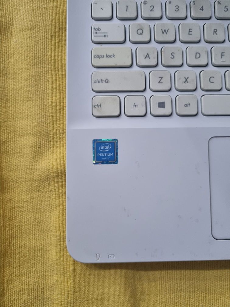 Asus Computador para Arranjo ou Peças deixou dar Sinal sem carregador