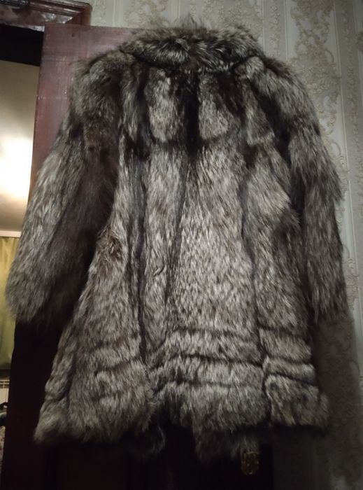 Продам полушубок з чорнобурки в хорошому стані .