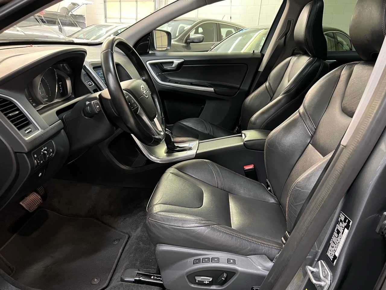 Продаю автомобіль Volvo XC60 Dynamic 2017
