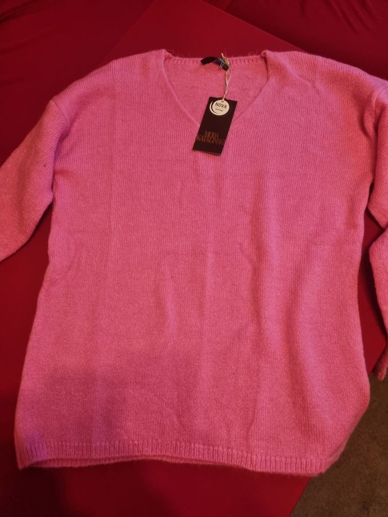 Sweter koloru ròżowego