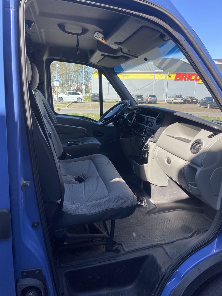 Renault Master 6 osób