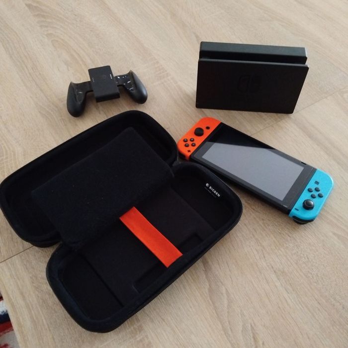 Nintendo Switch 1 - Bom estado - Com Acessórios originais