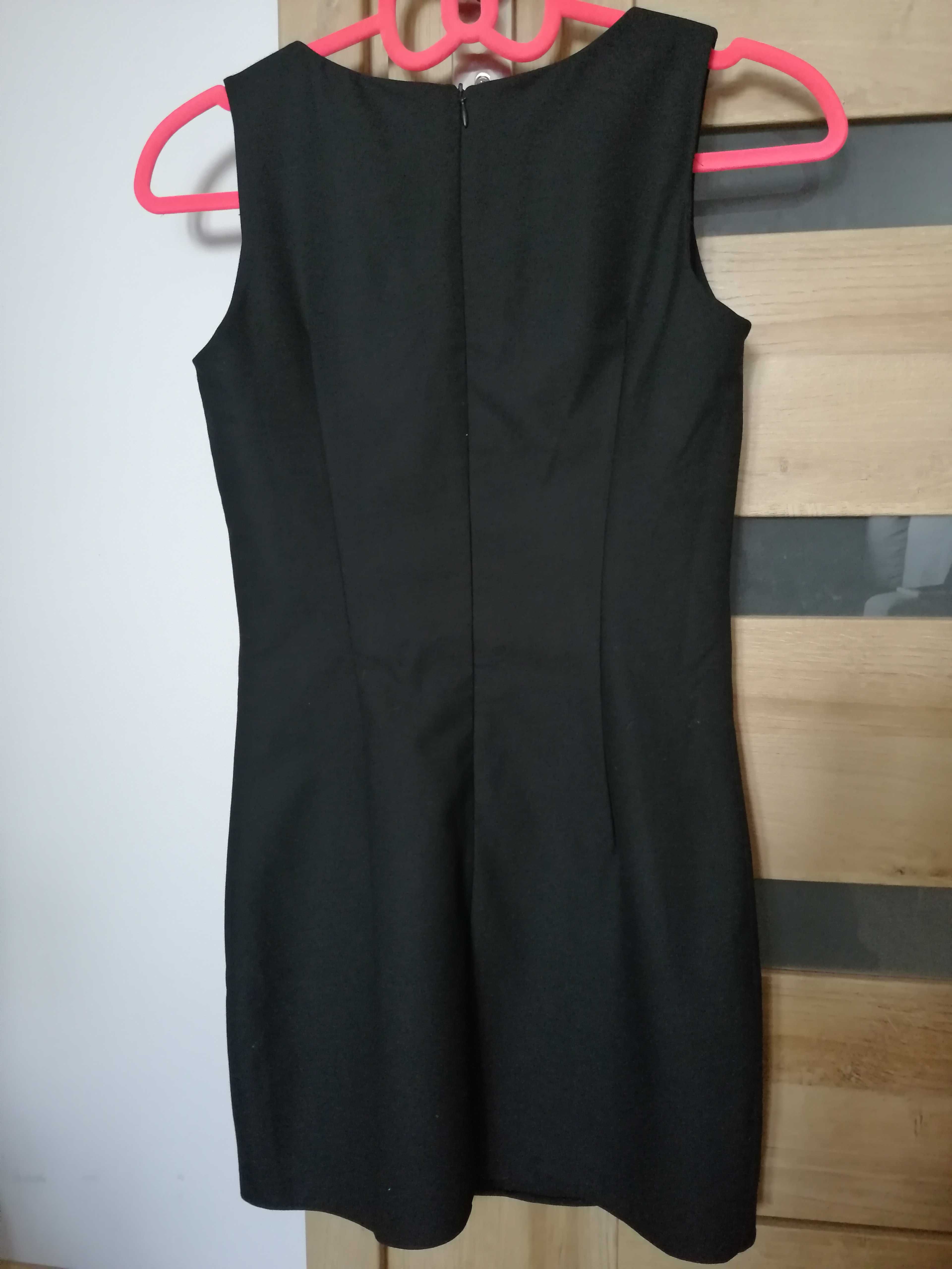 Sukienka czarna krótka dopasowana Mohito