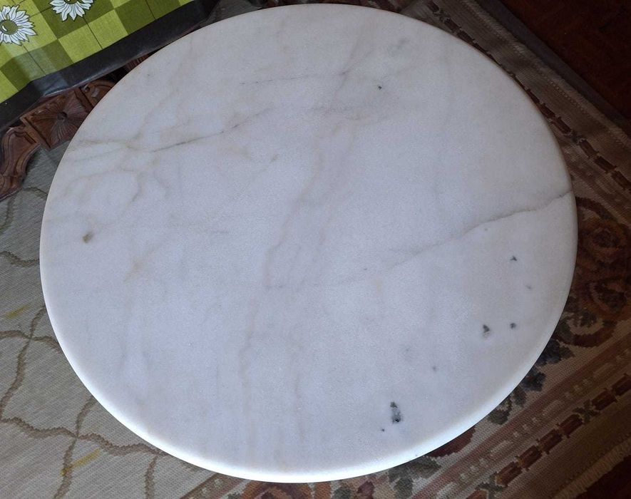 Mesa de apoio em mármore branco