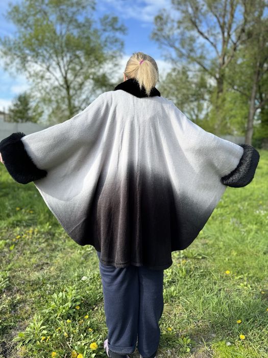 Накидка з рукавами та хутром