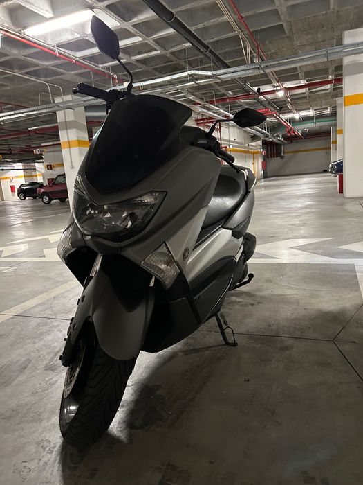 Yamaha NMax 125 Cinzenta