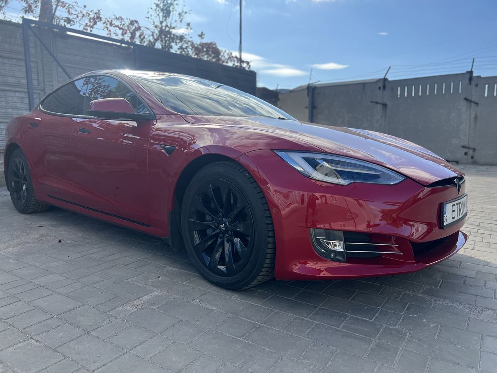 Tesla Model S 2020