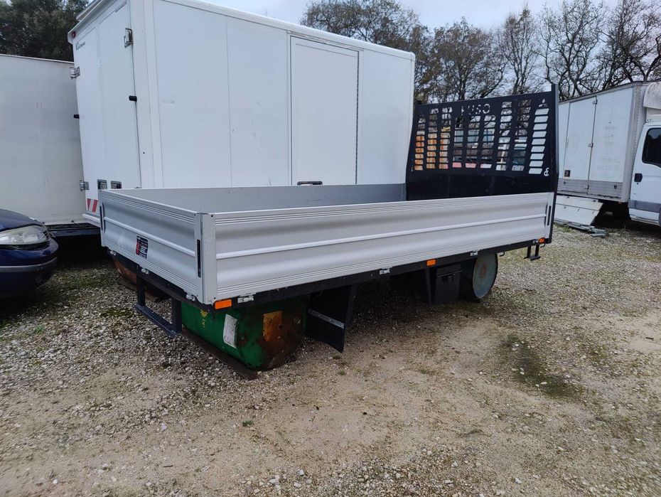 Carroçaria com Taipais Alumínio