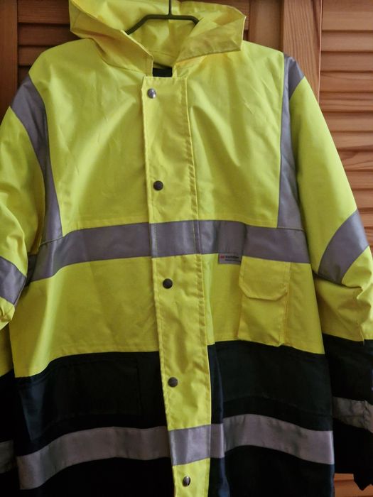 Fato impermeável em bom estado multicolorido  tamanho xl por apenas 50