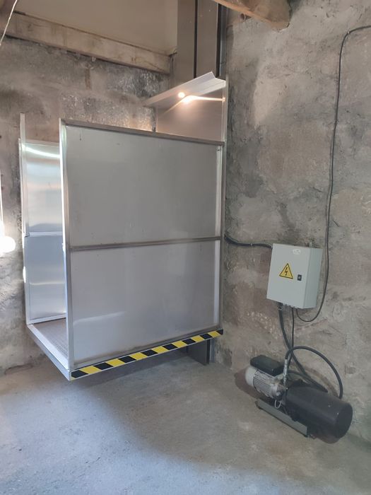 Elevador, Porta Cargas