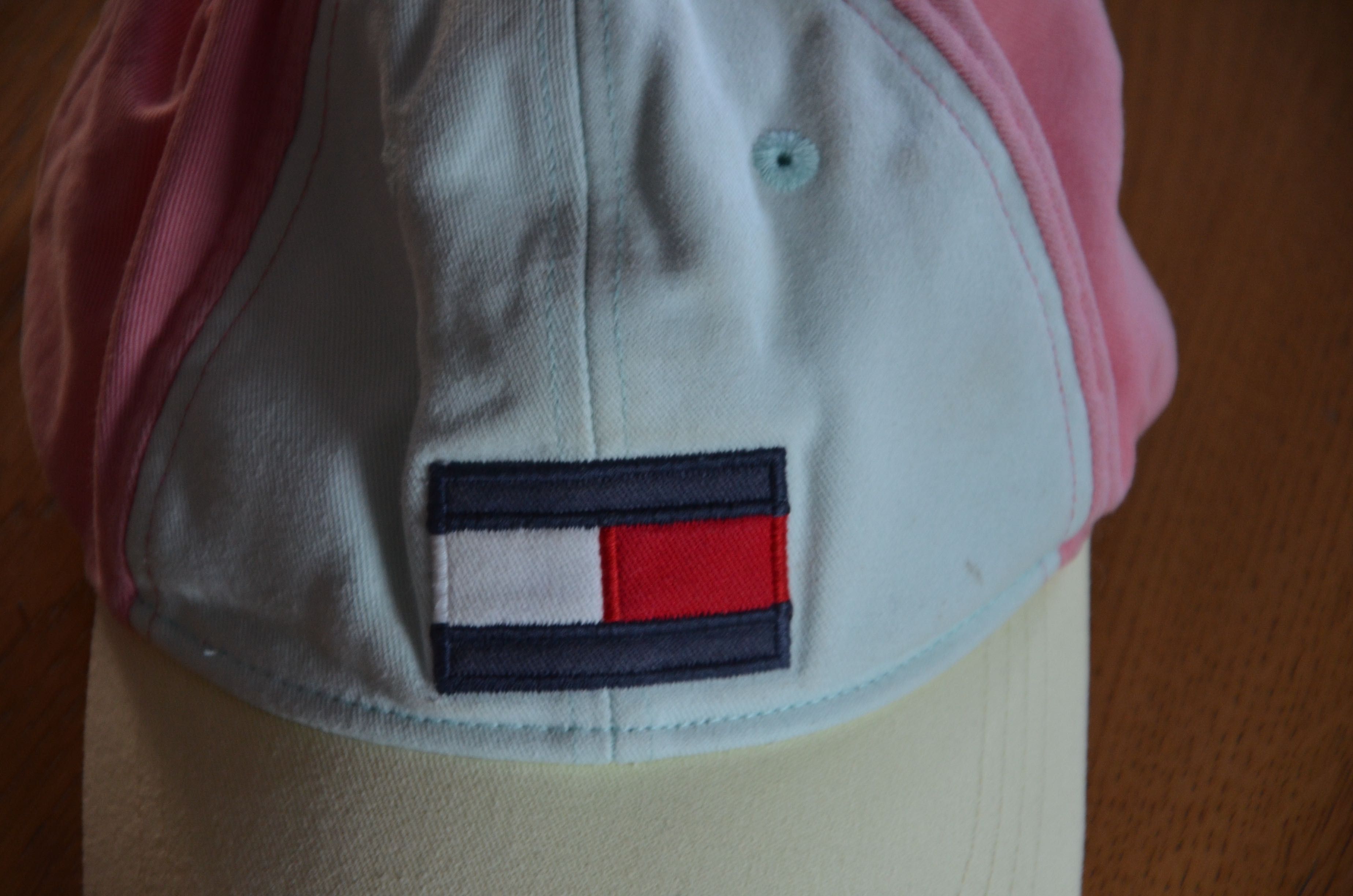 wielokolorowa Tommy Hilfiger czapka z daszkiem r. XL