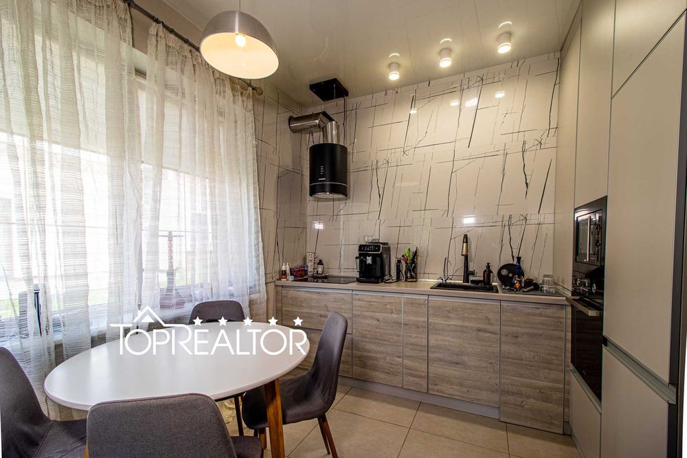 Продам 2-поверховий будинок з ремонтом Флорінка-2 (Флоринка)