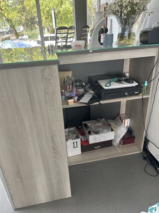 Balcao de recepcao como novo