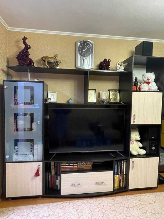 Стінка у вітальню