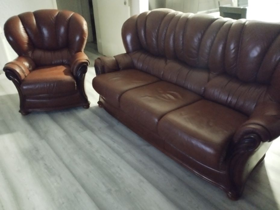 Sofás em pele 3 lugares + 2 de um lugar