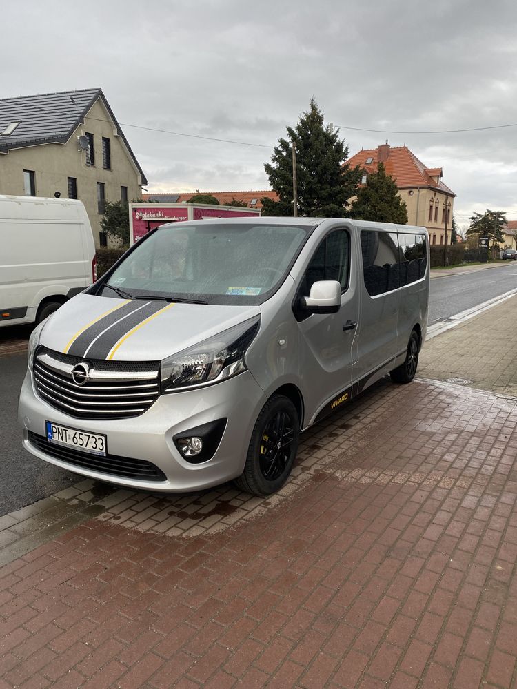 Wynajem busów osobowych i dostawczych, wypożyczalnia busów