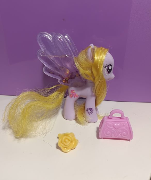 Unikat Lily Blossom skrzydła Kucyk MLP figurka kolekcjonerska My