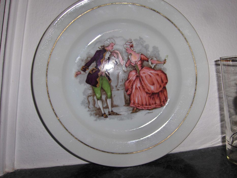 PRATOS e AZULEJOS, antigos, alguns pintados à mão