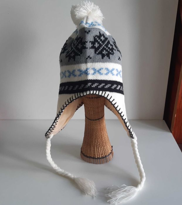 Gorro Criança c/ Pompom Tranças Tapa Orelhas Novo