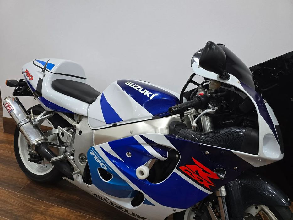 Suzuki GSX-R SUZUKI GSXR750 GSXR 750 Srad GSX-R 750 gsx-r750 gsxr 600 cbr Zadbana