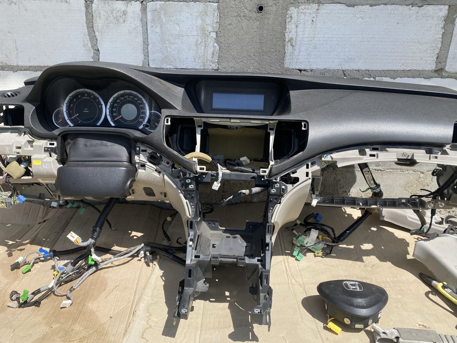 Konsola, deska rozdzielcza,pasy,podzuszki powietrzne Honda Accord VIII