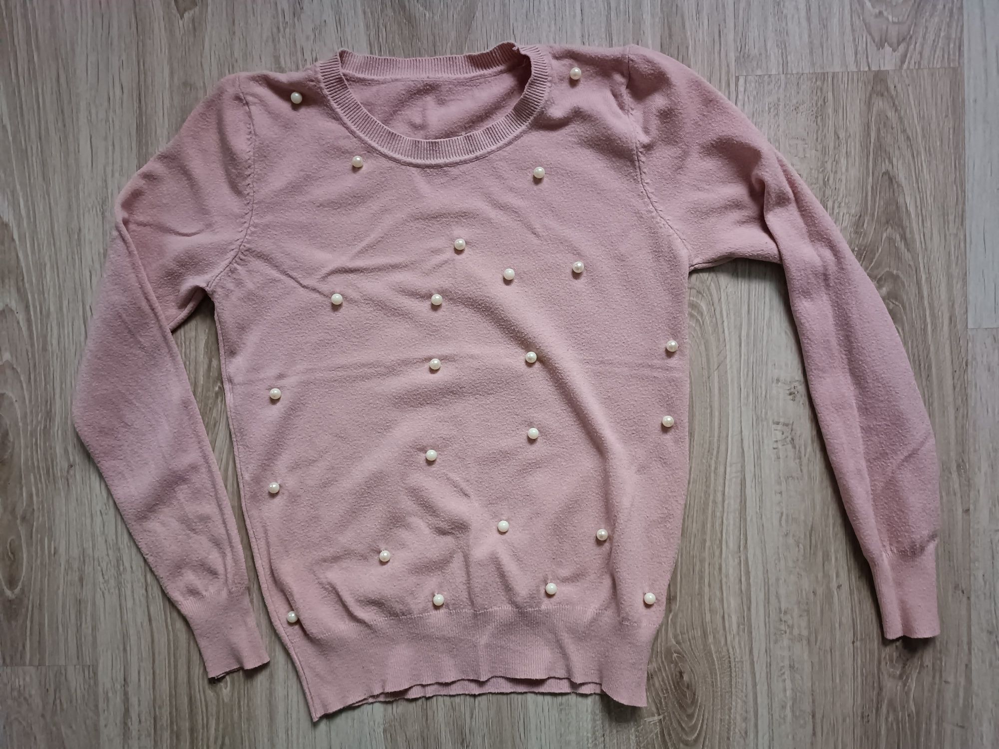 Sweter dzianinowy 4 sztuki beżowy różowy w paski z perełkami z ozdobny