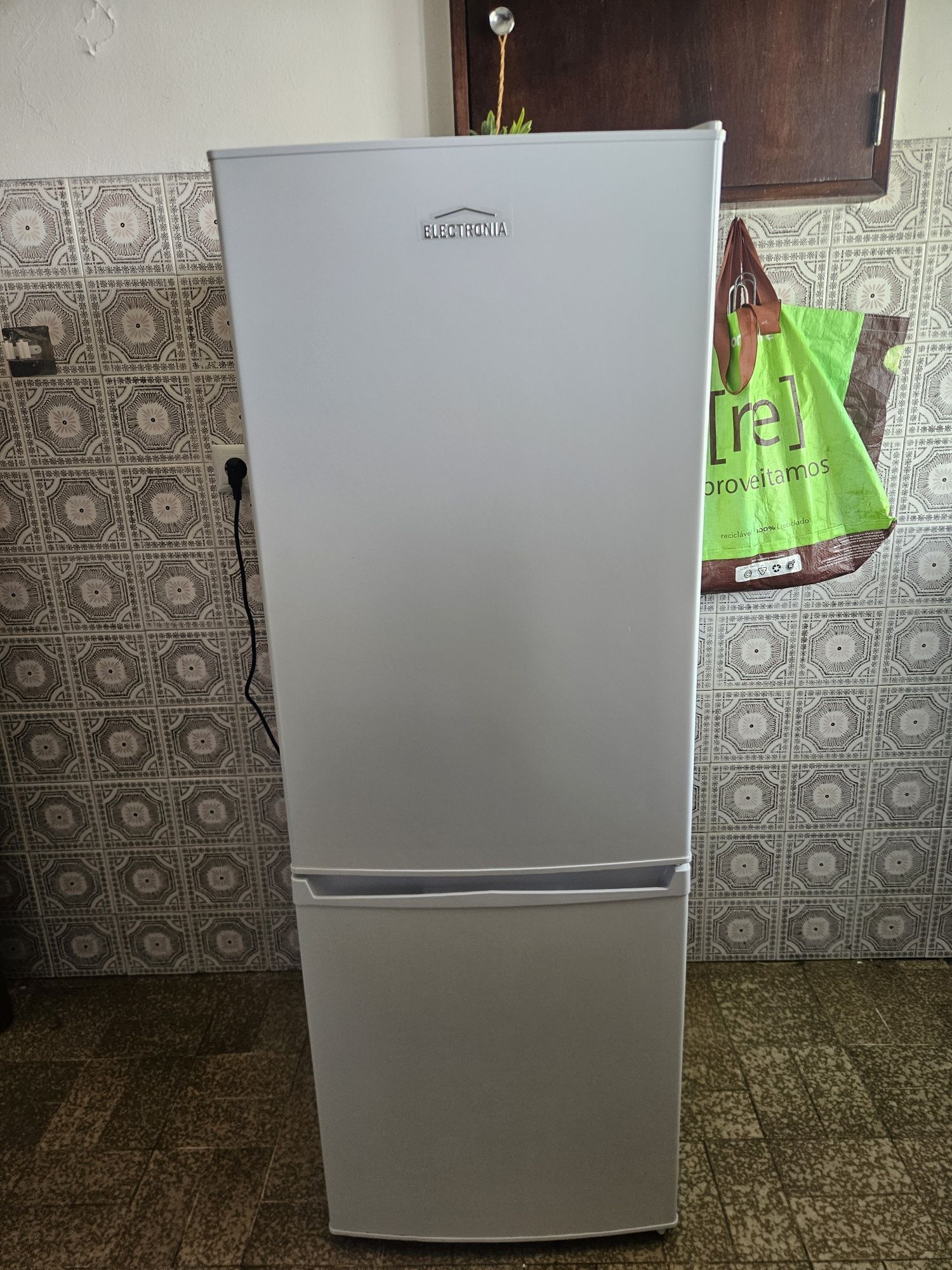 Frigorífico Electronia 167L