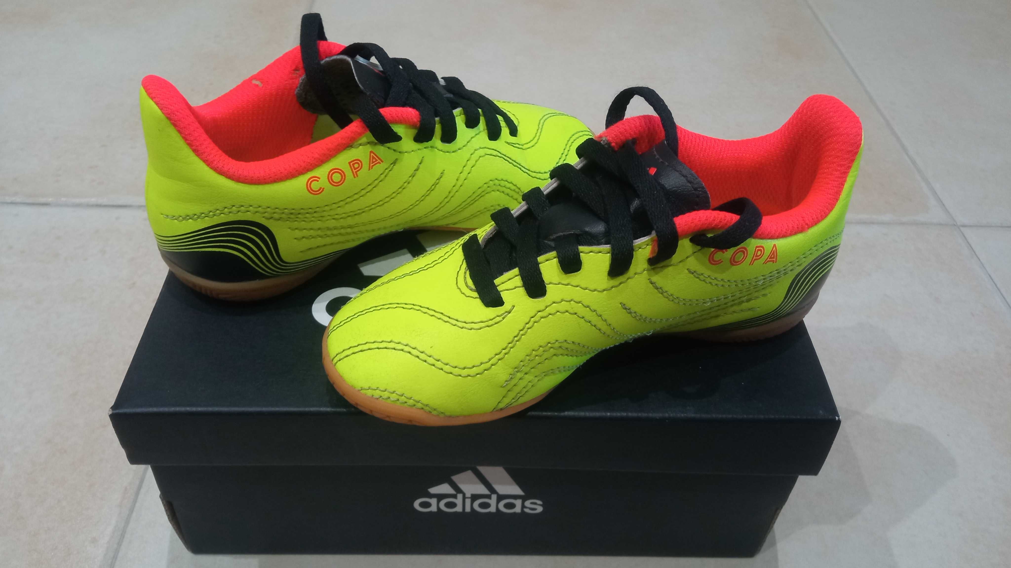 Ténis Adidas tamanho 28