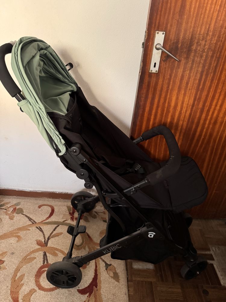 Carrinho de passeio de bebé