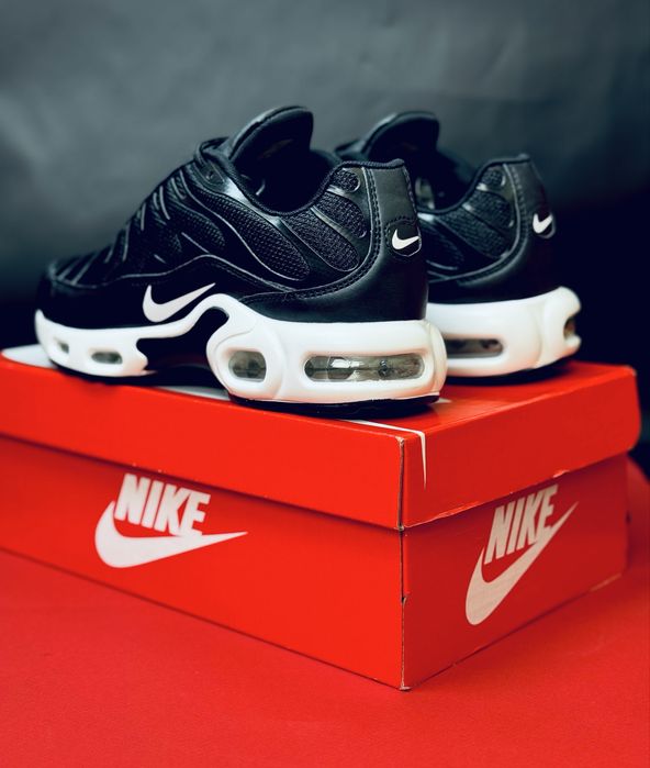 Кроссовкр мужские Nike черно белые / Найк кросовки мужские Тн Nike Tn