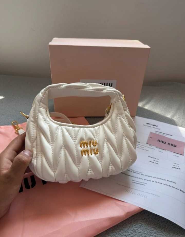 Sac miu miu mini hobo wonder en nappa matelassé