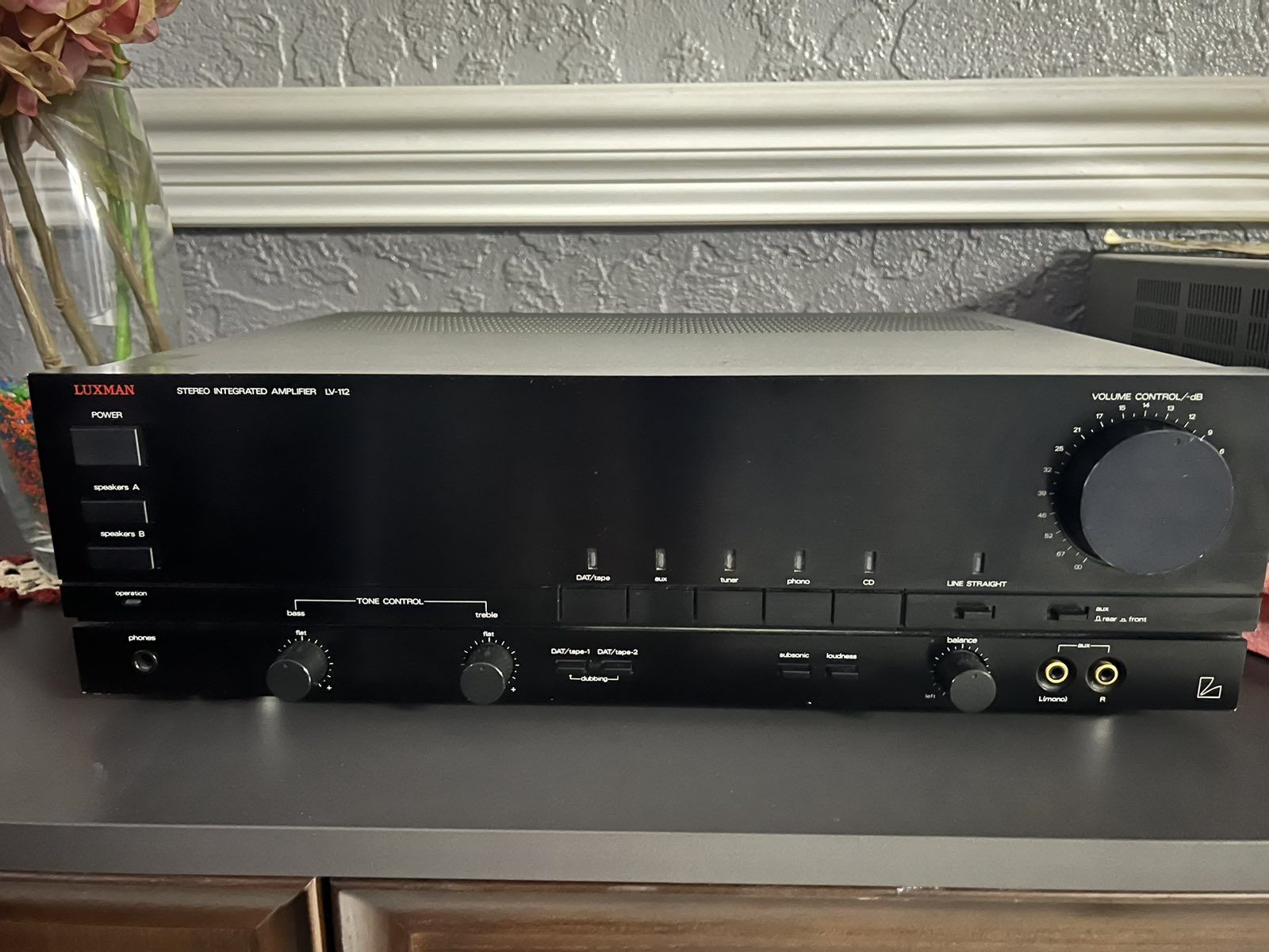 Підсилювач Luxman LV112