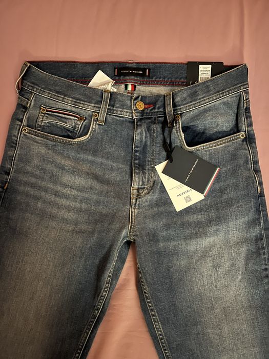 Wyprzedaż spodnie męskie Tommy Hilfiger.