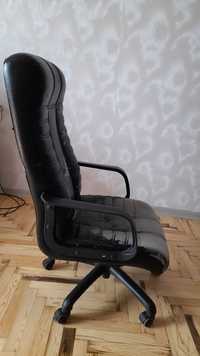 Продам офисное б/у кресло