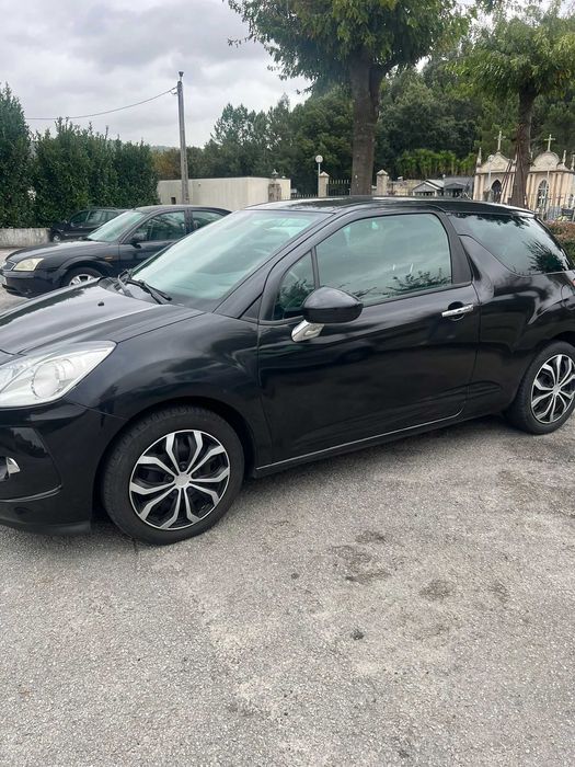 Carro DS3 de 2011 em bom estado